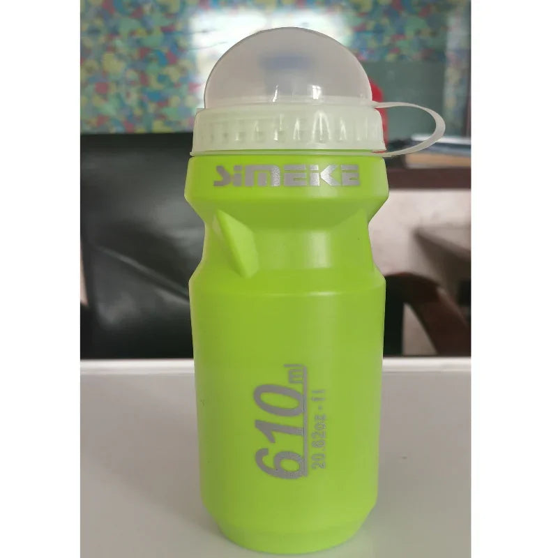 Green 610ml sports water bottle with cap, ideal for fitness and outdoor activities