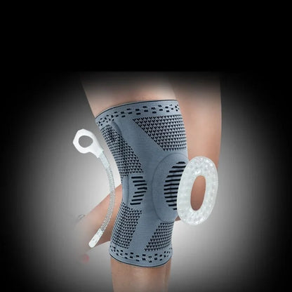 Compression knee brace with stabilizer and silicone support ring on leg